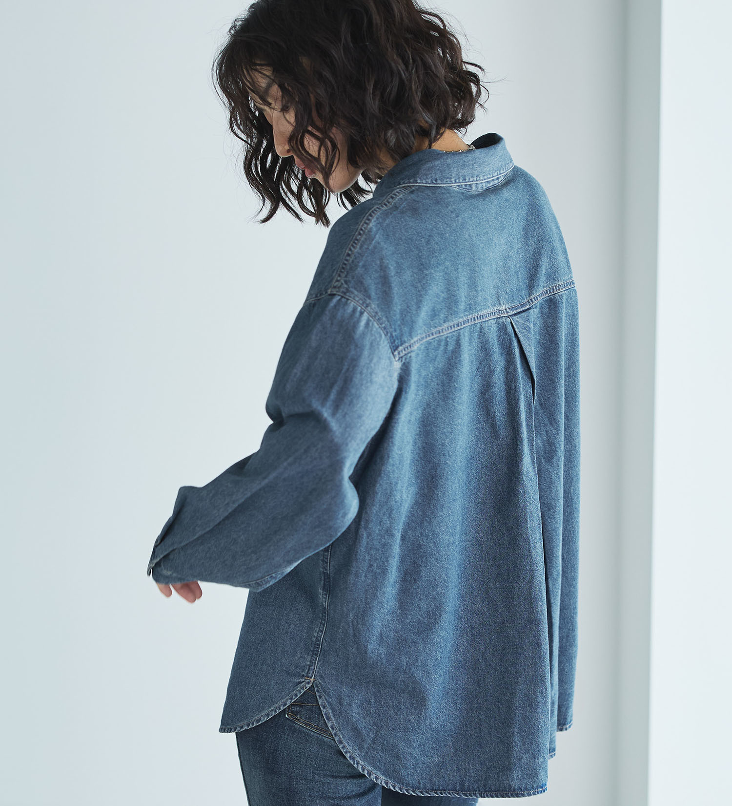 SOMETHING(サムシング)のSOMETHING スタッズデニムシャツ|トップス/シャツ/ブラウス/レディース|中色ブルー