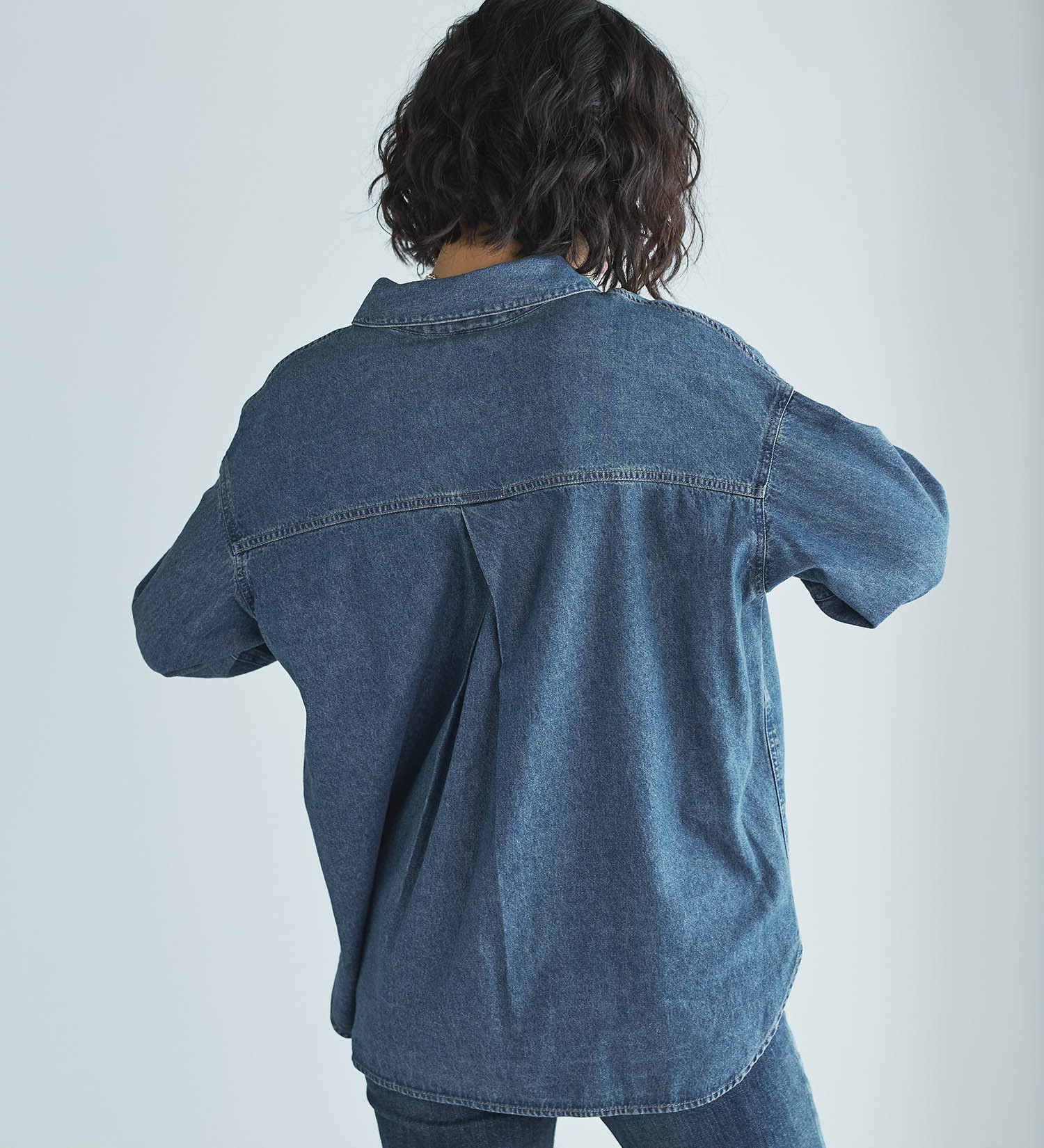 SOMETHING(サムシング)のSOMETHING スタッズデニムシャツ|トップス/シャツ/ブラウス/レディース|中色ブルー