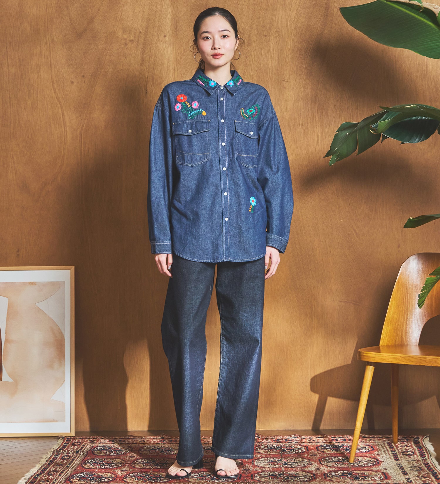 SOMETHING(サムシング)のSOMETHING 刺繍ビッグデニムシャツ|トップス/シャツ/ブラウス/レディース|インディゴブルー