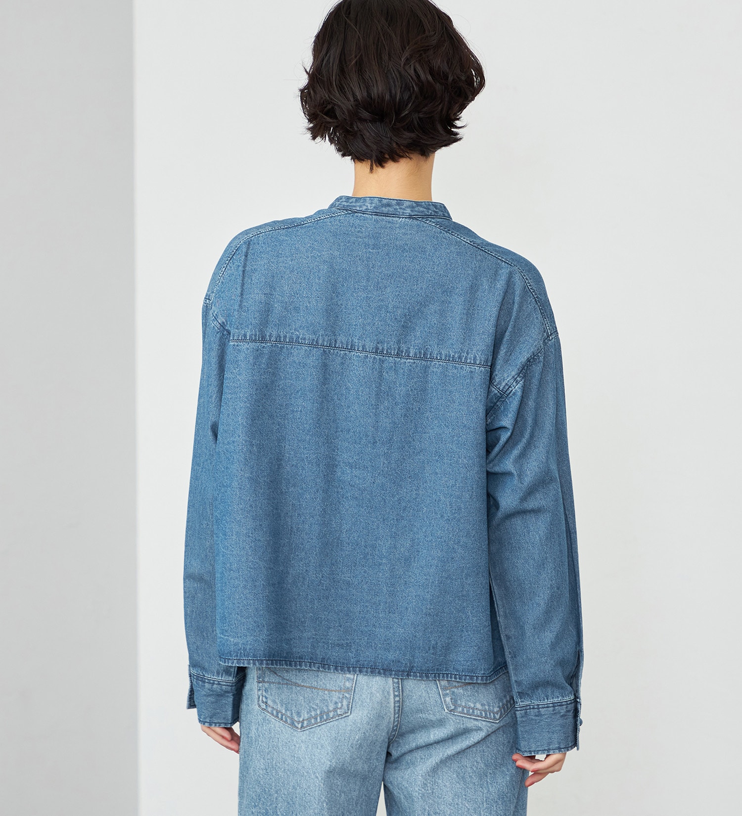 SOMETHING(サムシング)のSOMETHING刺繍チャイナデニムシャツ|トップス/シャツ/ブラウス/レディース|中色ブルー