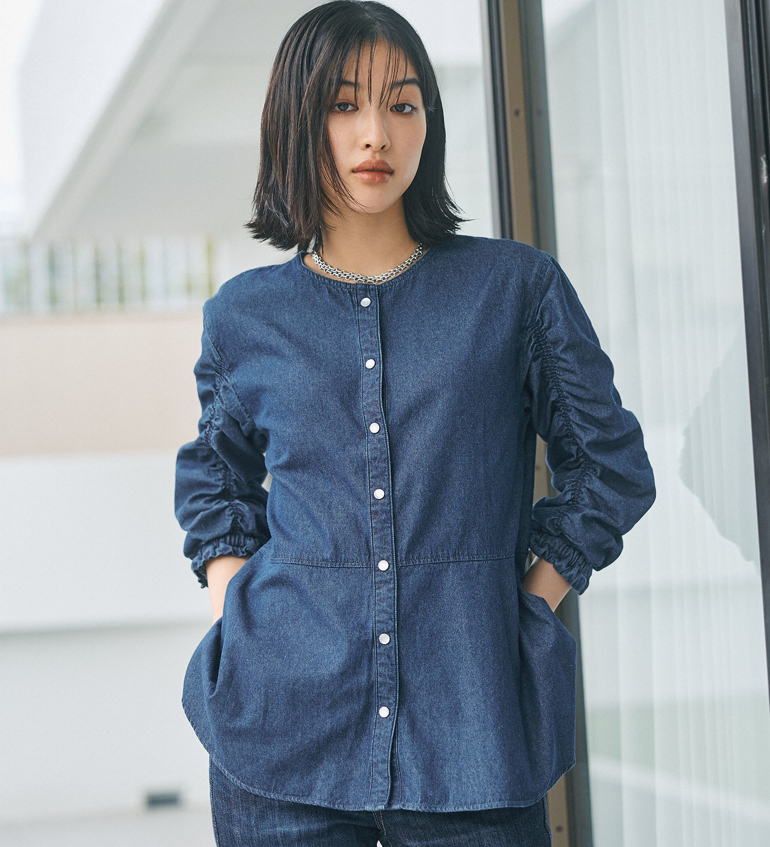 SOMETHING(サムシング)のSOMETHINGシャーリングスリーブデニムブラウス|トップス/シャツ/ブラウス/レディース|濃色ブルー