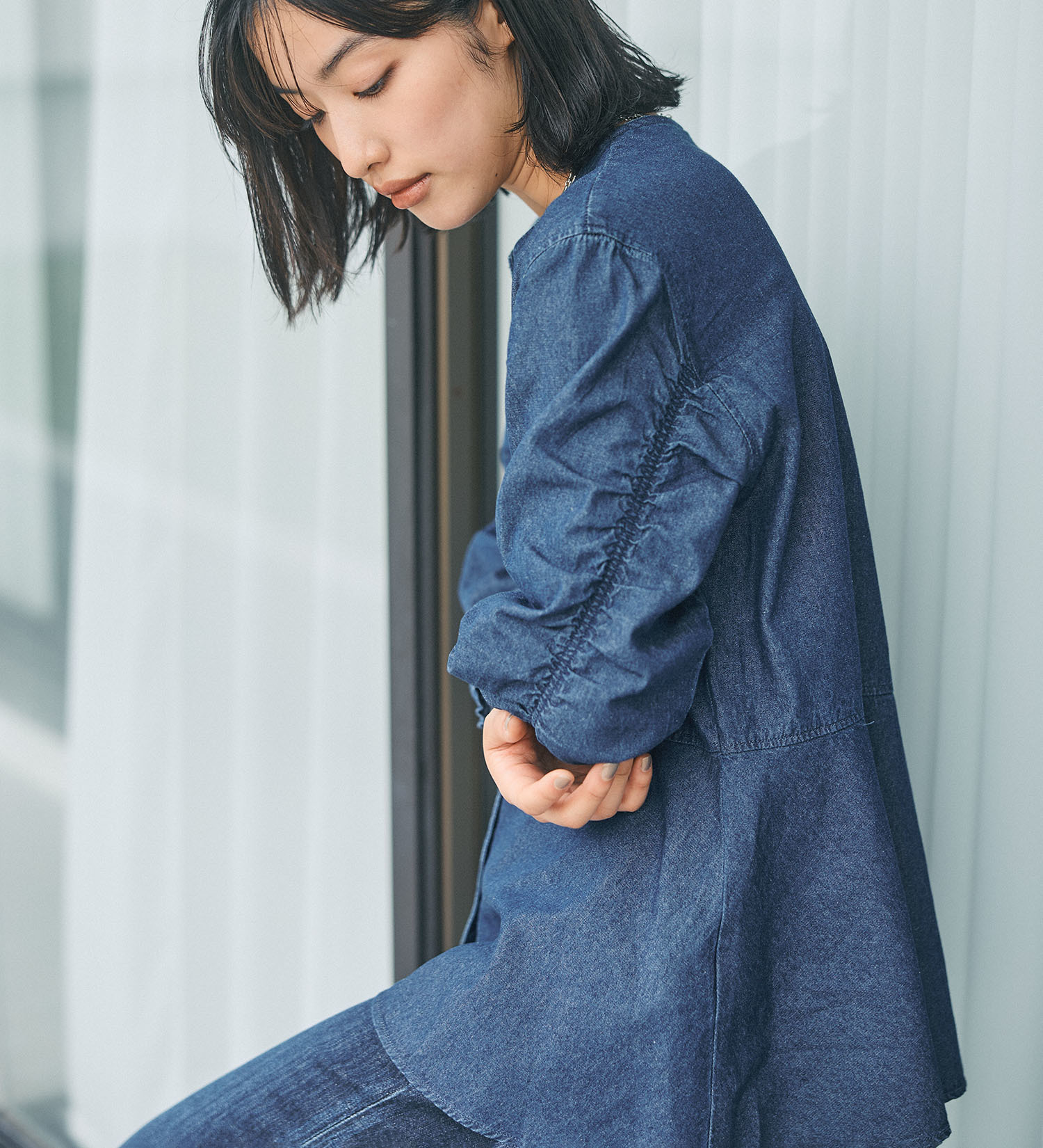 SOMETHING(サムシング)のSOMETHINGシャーリングスリーブデニムブラウス|トップス/シャツ/ブラウス/レディース|濃色ブルー