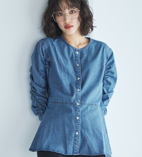 SOMETHING(サムシング)のSOMETHINGシャーリングスリーブデニムブラウス|トップス/シャツ/ブラウス/レディース|淡色ブルー