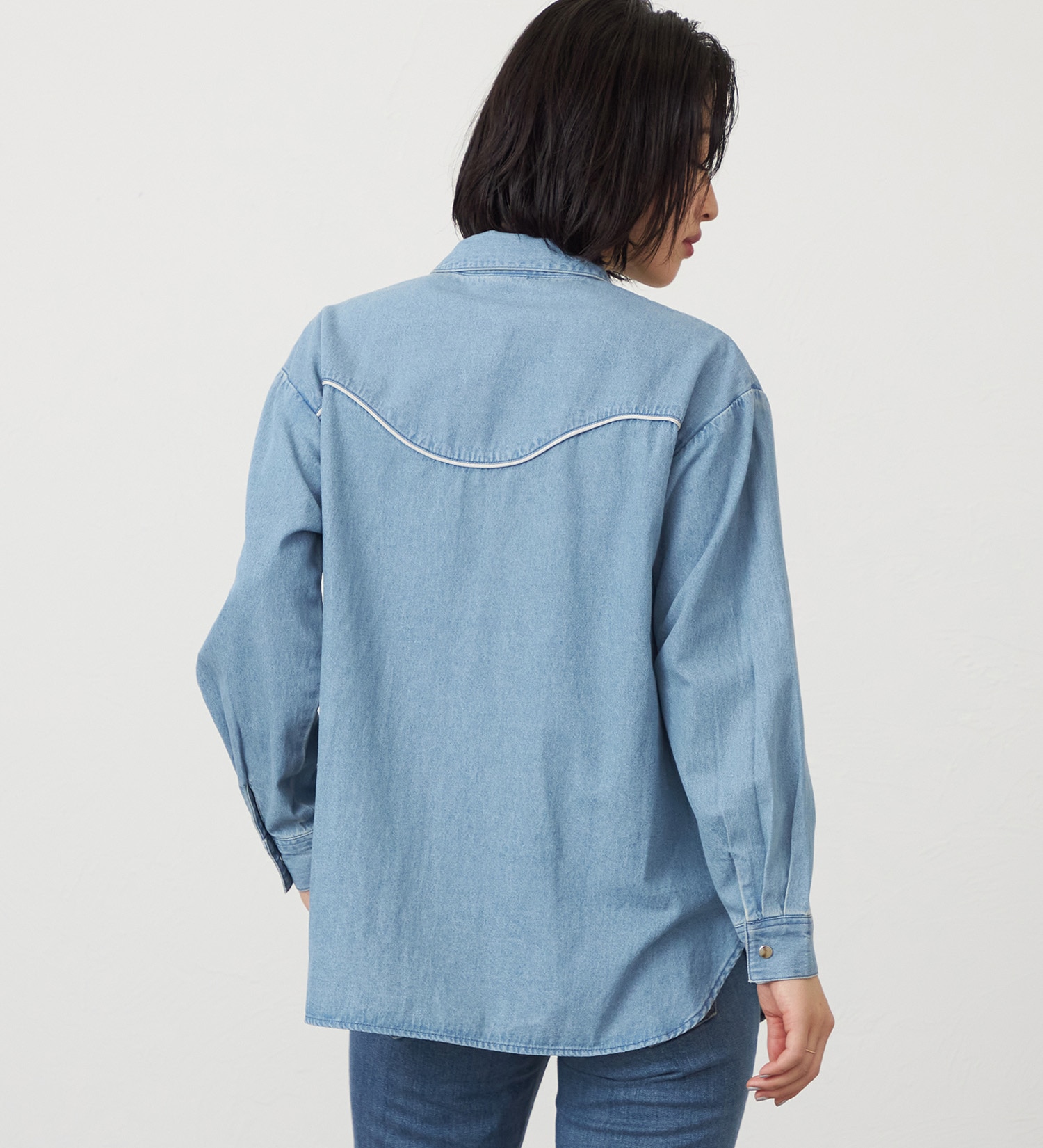 SOMETHING(サムシング)のSOMETHING コード刺繍デニムシャツ|トップス/シャツ/ブラウス/レディース|淡色ブルー