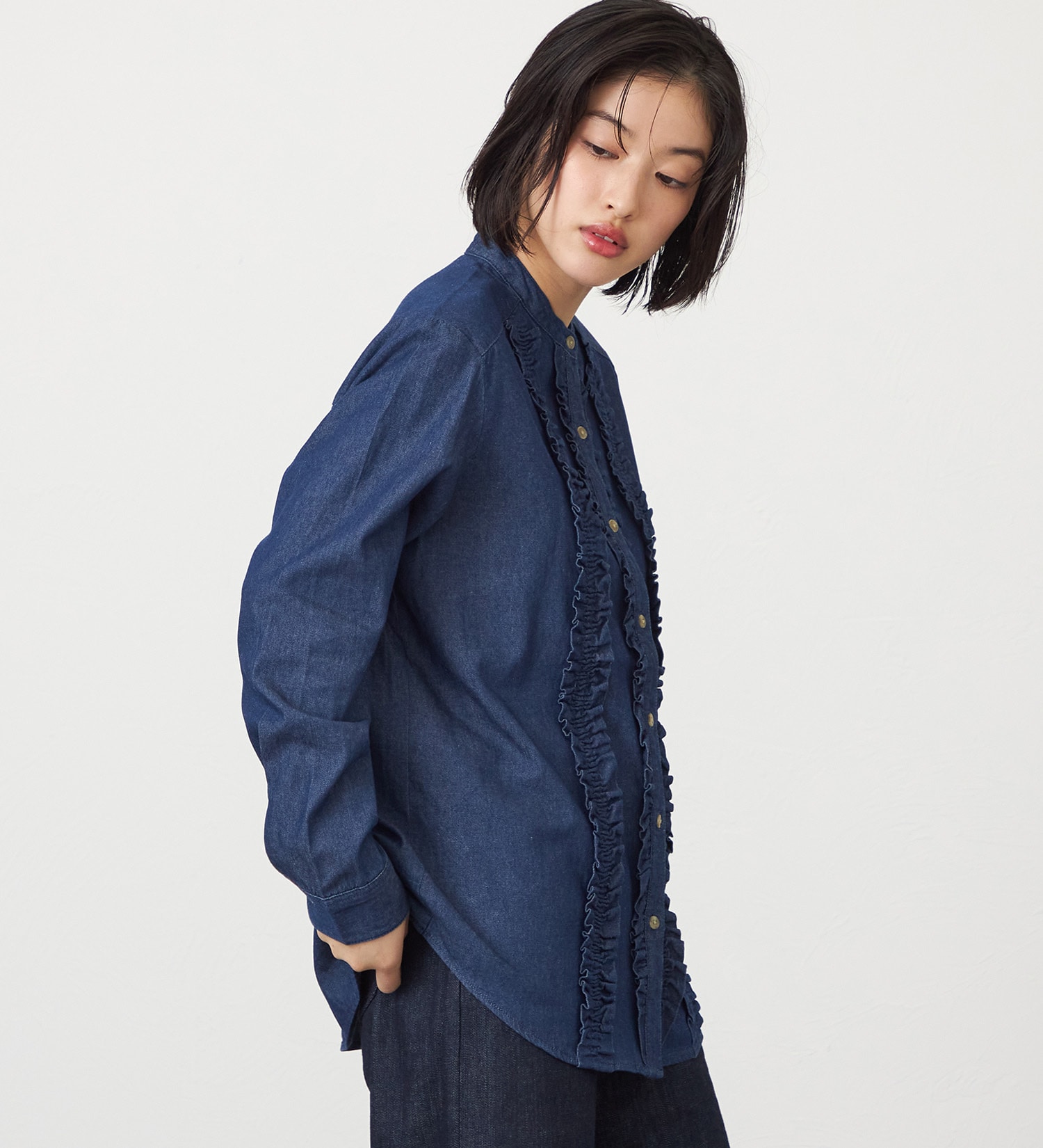 SOMETHING(サムシング)のSOMETHING シーグラスフリルデニムシャツ|トップス/シャツ/ブラウス/レディース|インディゴブルー