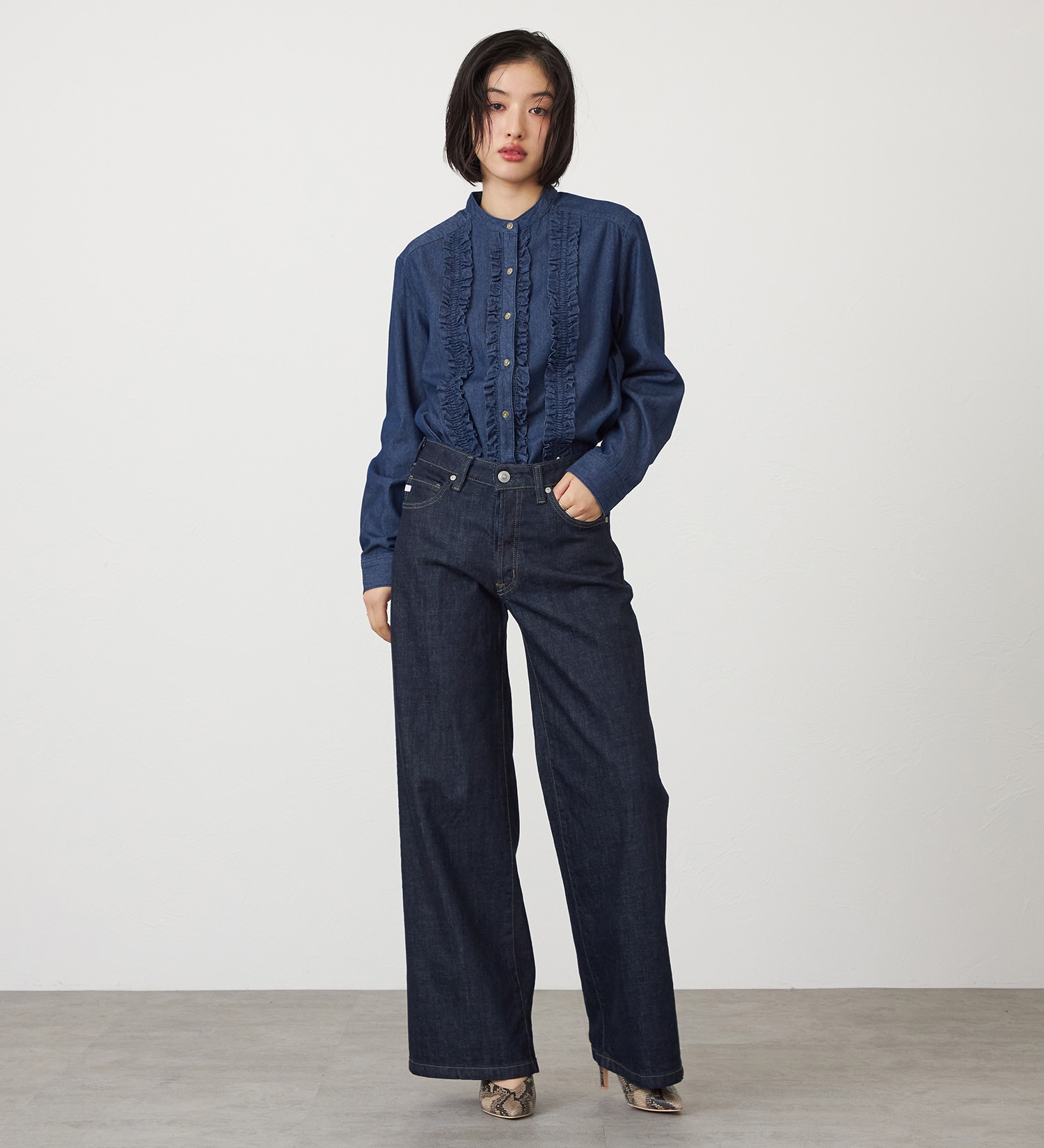 SOMETHING(サムシング)のSOMETHING シーグラスフリルデニムシャツ|トップス/シャツ/ブラウス/レディース|インディゴブルー