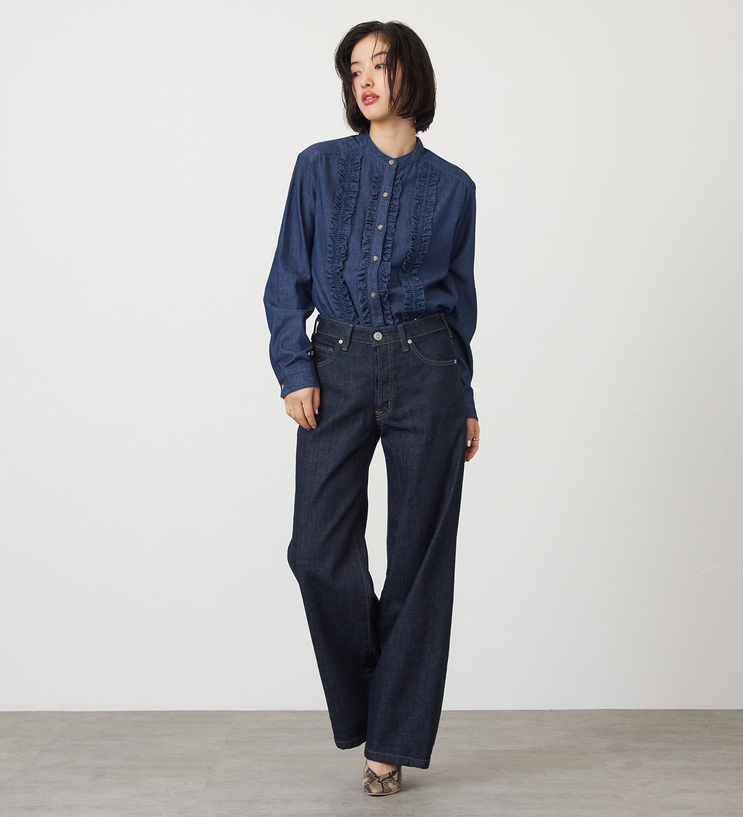 SOMETHING(サムシング)のSOMETHING シーグラスフリルデニムシャツ|トップス/シャツ/ブラウス/レディース|インディゴブルー