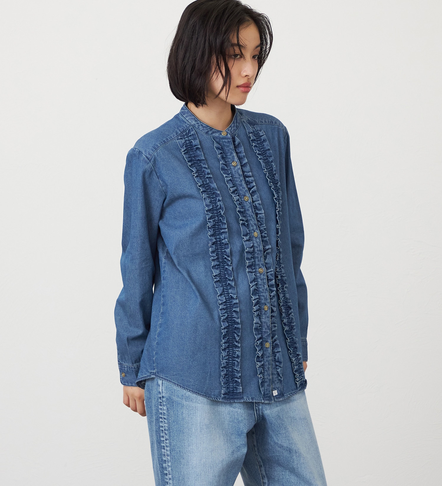 SOMETHING(サムシング)のSOMETHING シーグラスフリルデニムシャツ|トップス/シャツ/ブラウス/レディース|淡色ブルー