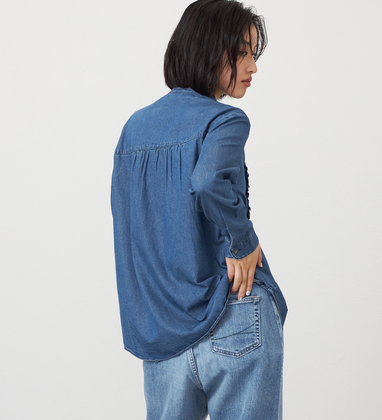 SOMETHING(サムシング)のSOMETHING シーグラスフリルデニムシャツ|トップス/シャツ/ブラウス/レディース|淡色ブルー