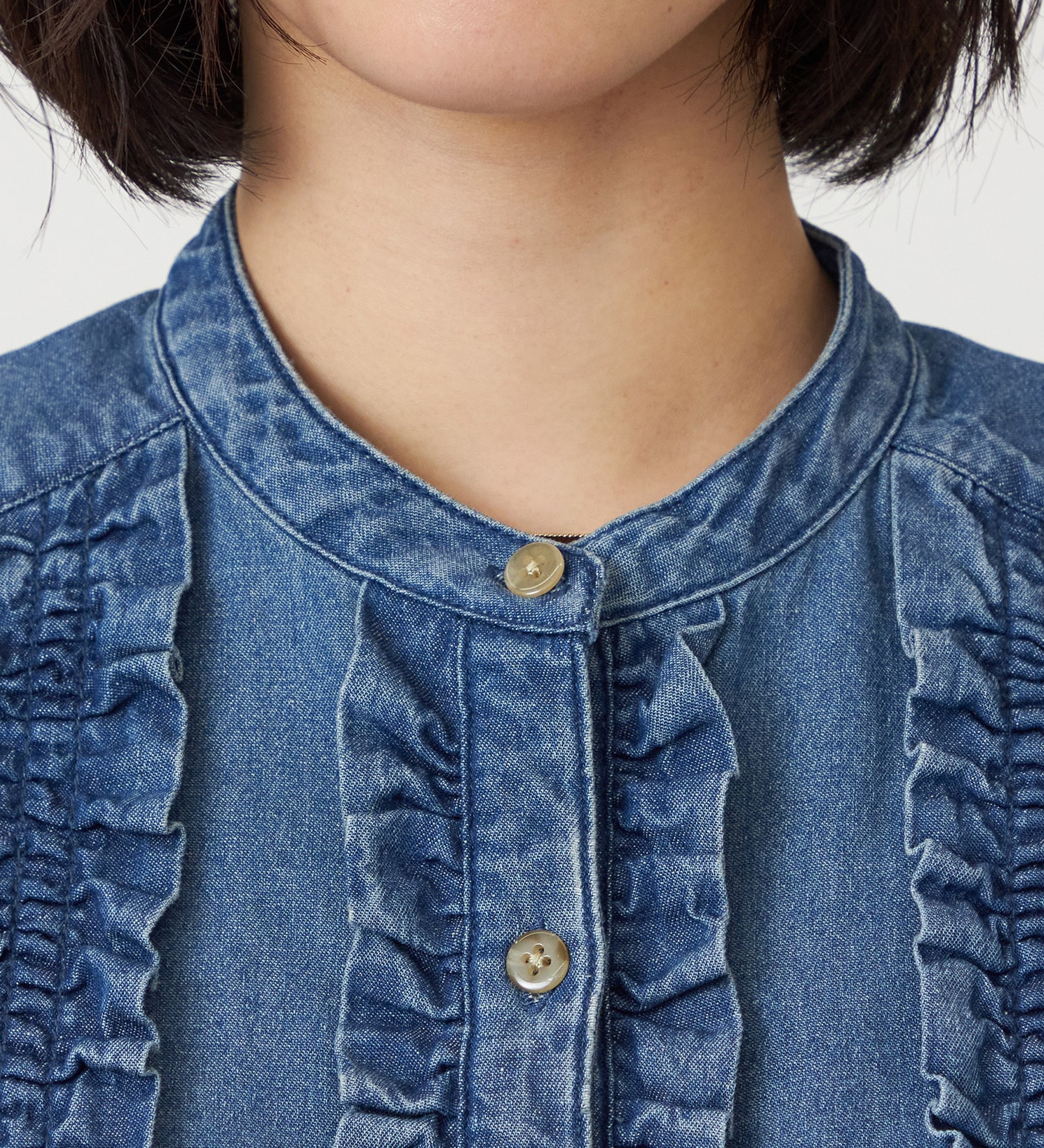 SOMETHING(サムシング)のSOMETHING シーグラスフリルデニムシャツ|トップス/シャツ/ブラウス/レディース|淡色ブルー