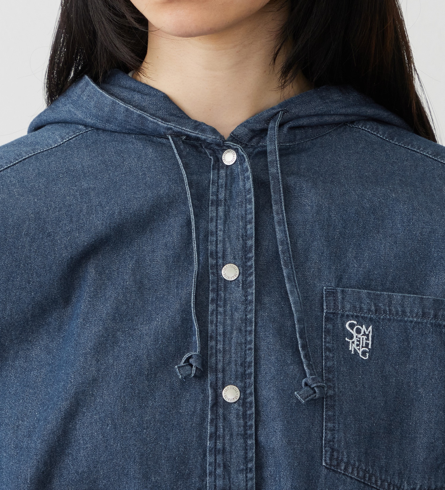 SOMETHING(サムシング)のSOMETHING フーデットデニムシャツ|トップス/シャツ/ブラウス/レディース|濃色ブルー