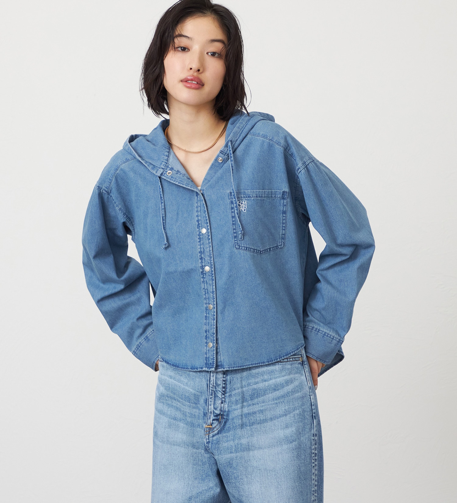 SOMETHING(サムシング)のSOMETHING フーデットデニムシャツ|トップス/シャツ/ブラウス/レディース|淡色ブルー