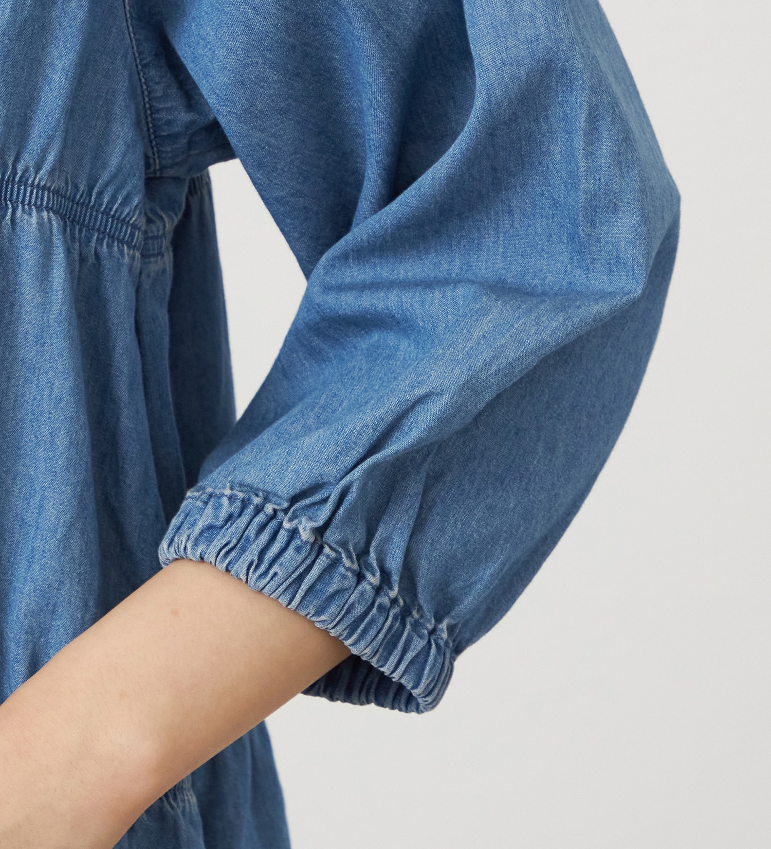 SOMETHING(サムシング)のSOMETHING ティアードデニムシャツ|トップス/シャツ/ブラウス/レディース|ライトブルー