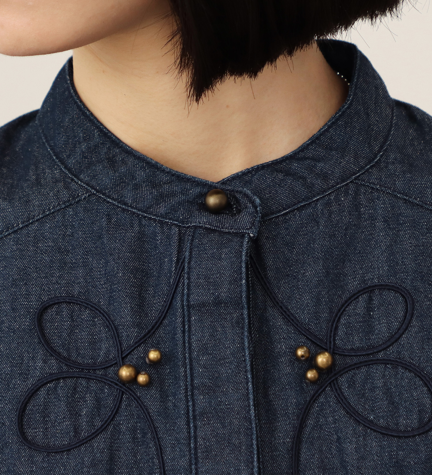 SOMETHING(サムシング)のSOMETHING パール コード 刺繍 デニムシャツ /ロング スリーブ|トップス/シャツ/ブラウス/レディース|中色ブルー