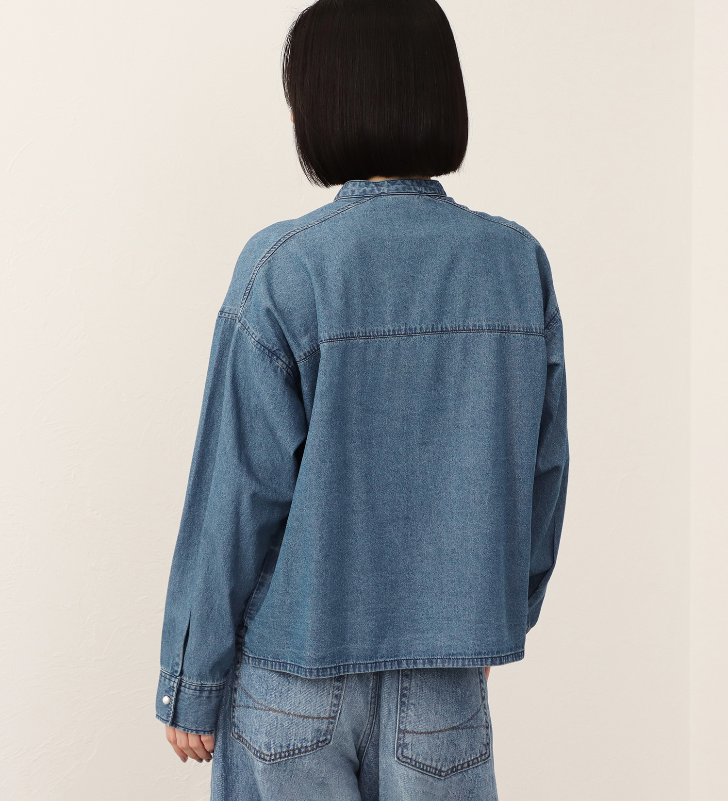 SOMETHING(サムシング)のSOMETHING パール コード 刺繍 デニムシャツ /ロング スリーブ|トップス/シャツ/ブラウス/レディース|淡色ブルー