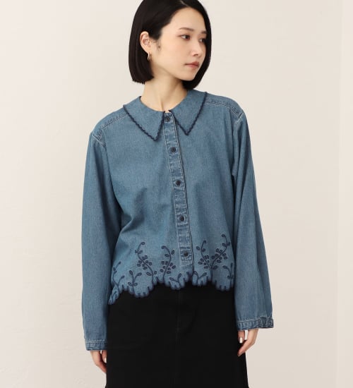 SOMETHING(サムシング)のSOMETHING カットワーク 刺繍 デニムシャツ|トップス/シャツ/ブラウス/レディース|淡色ブルー