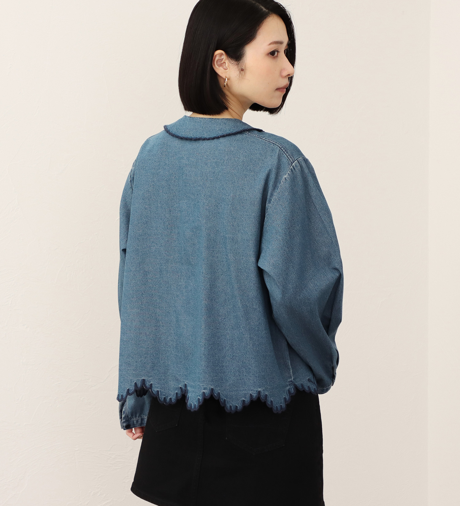 SOMETHING(サムシング)のSOMETHING カットワーク 刺繍 デニムシャツ|トップス/シャツ/ブラウス/レディース|淡色ブルー