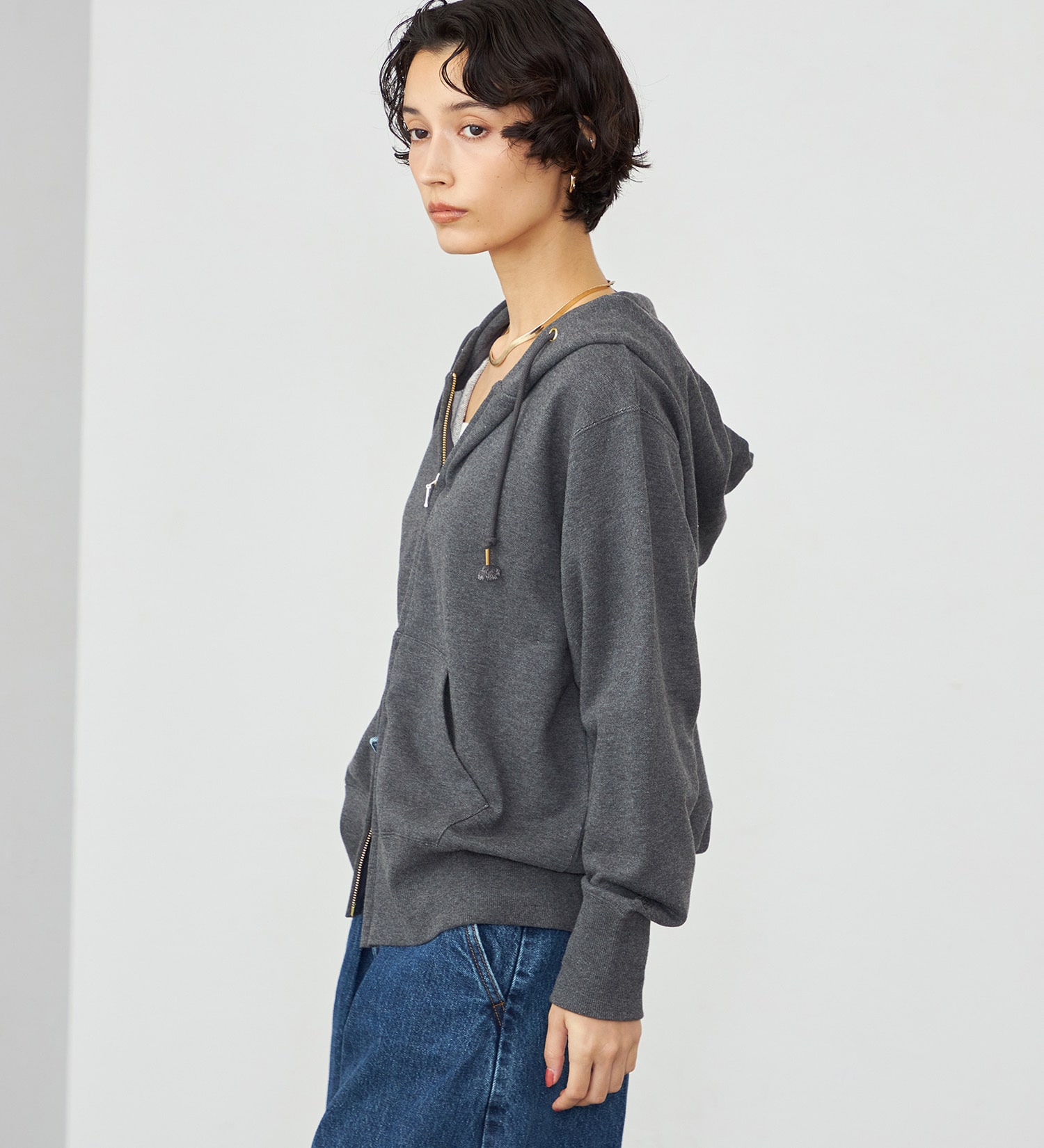 SOMETHING(サムシング)の【百貨店・直営店限定】SOMETHING ジップアップパーカー|トップス/パーカー/レディース|チャコールグレー