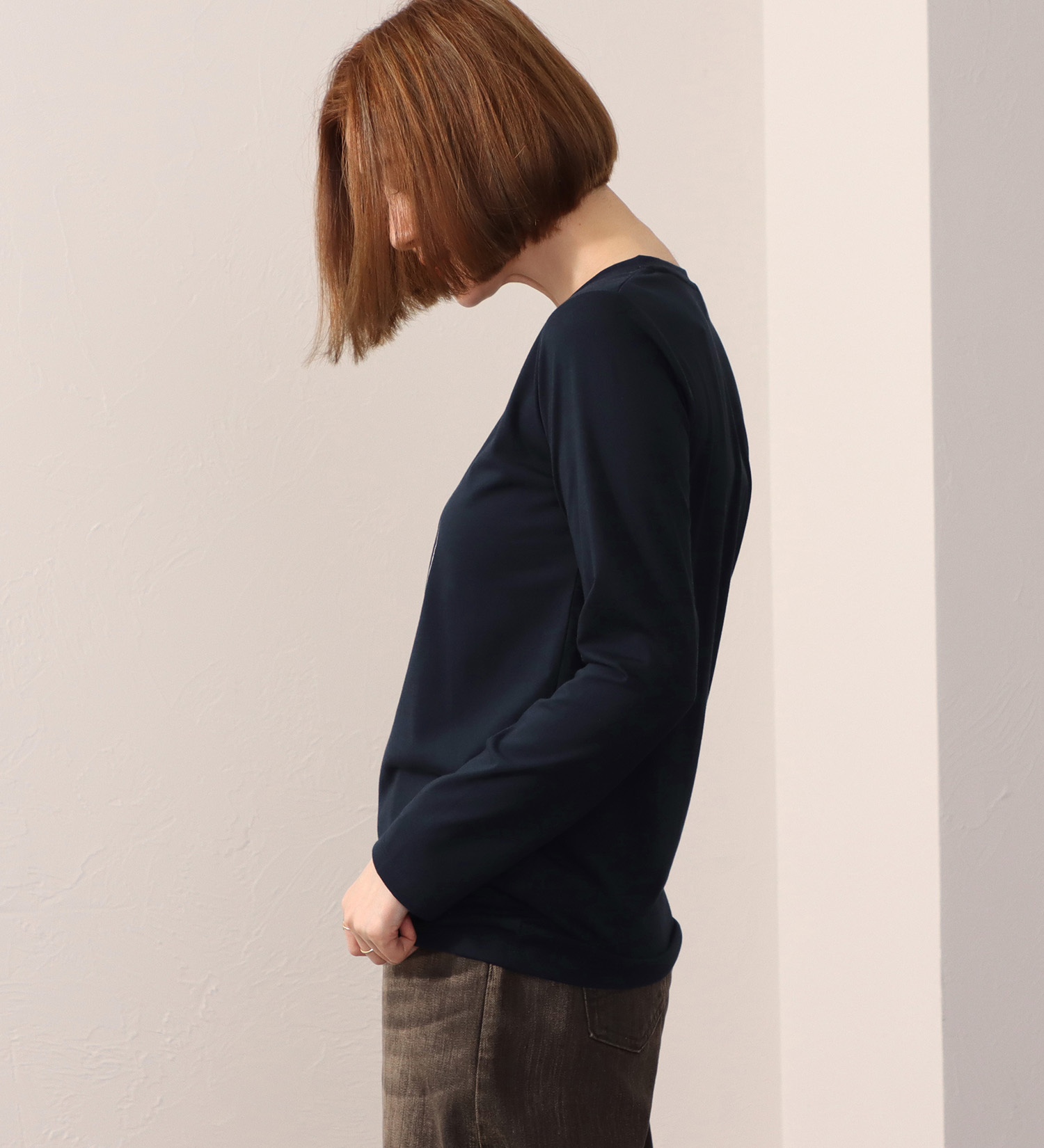 SOMETHING(サムシング)のSOMETHING 箔プリント長袖Tシャツ|トップス/Tシャツ/カットソー/レディース|ネイビー