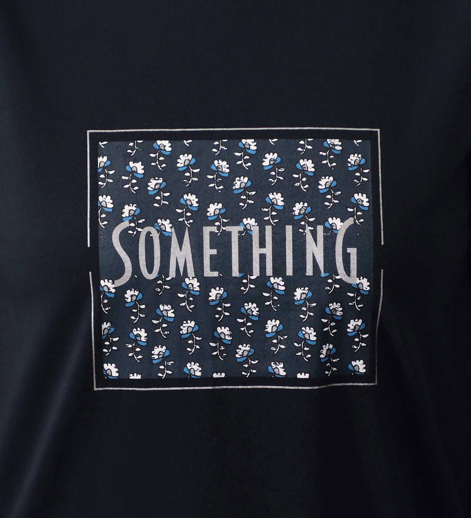 SOMETHING(サムシング)のSOMETHING 箔プリント長袖Tシャツ|トップス/Tシャツ/カットソー/レディース|ネイビー