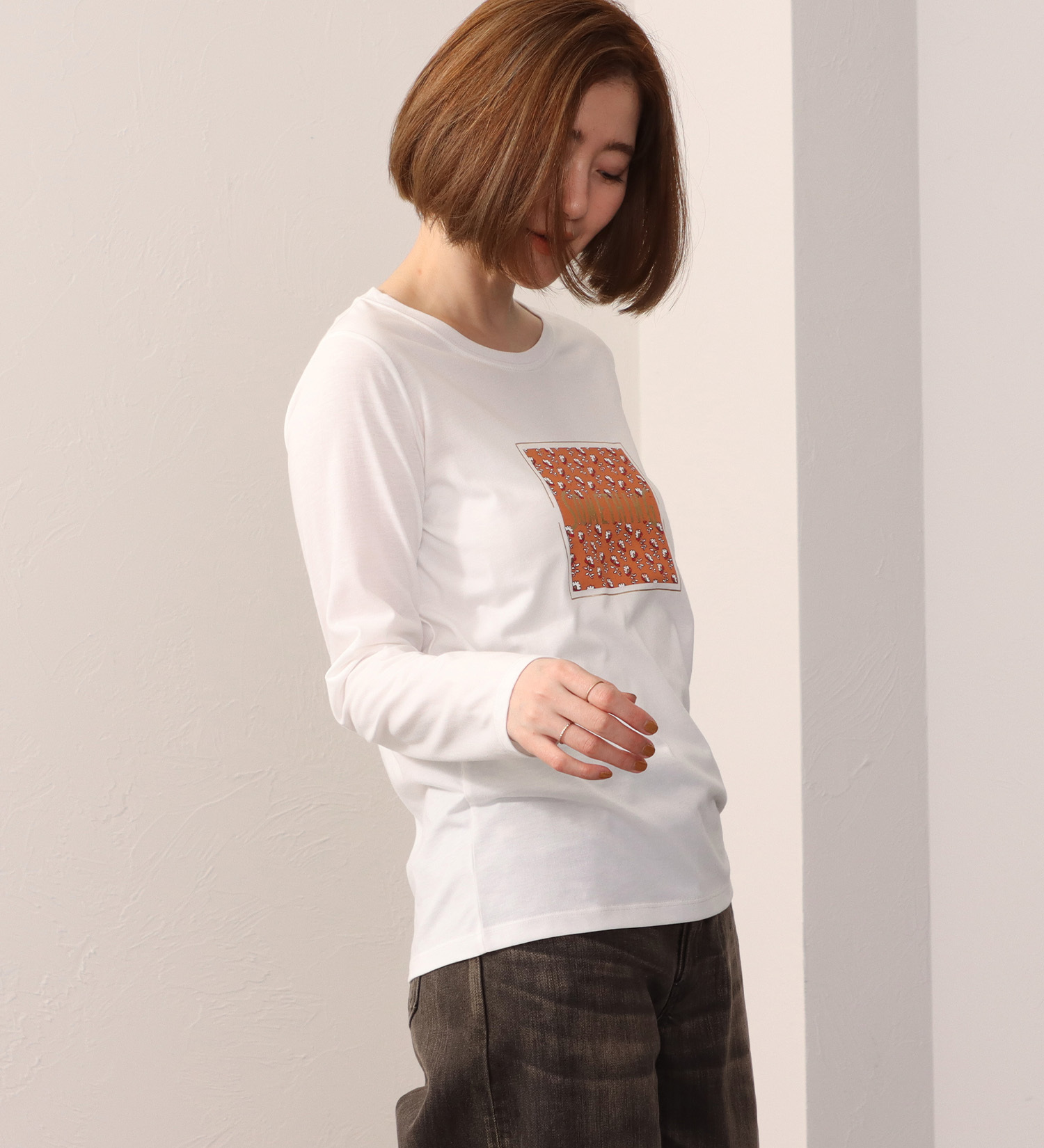 SOMETHING(サムシング)のSOMETHING 箔プリント長袖Tシャツ|トップス/Tシャツ/カットソー/レディース|ホワイト