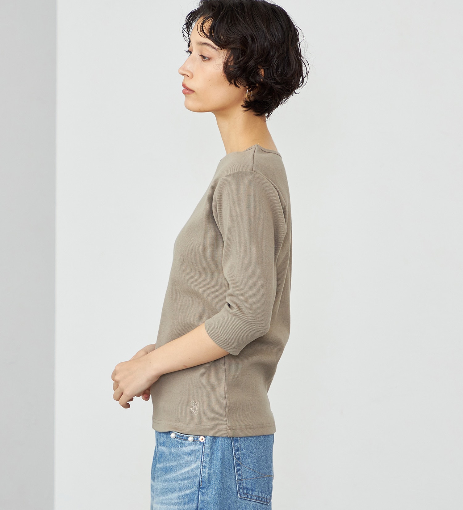 SOMETHING(サムシング)のSOMETHING ボートネックミドルスリーブリブカットソー|トップス/Tシャツ/カットソー/レディース|グレイッシュベージュ