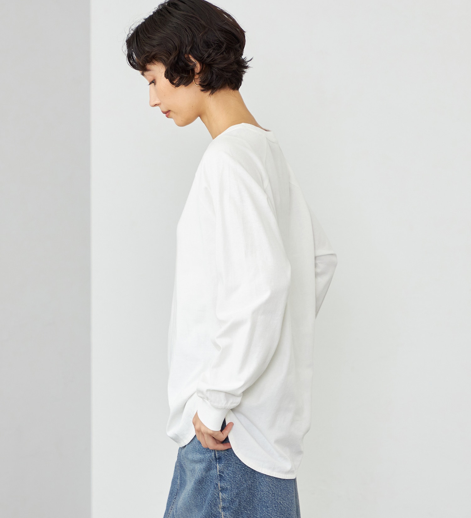 SOMETHING(サムシング)のSOMETHING ラウンドヘム 長袖Tシャツ/ロンT|トップス/Tシャツ/カットソー/レディース|ホワイト