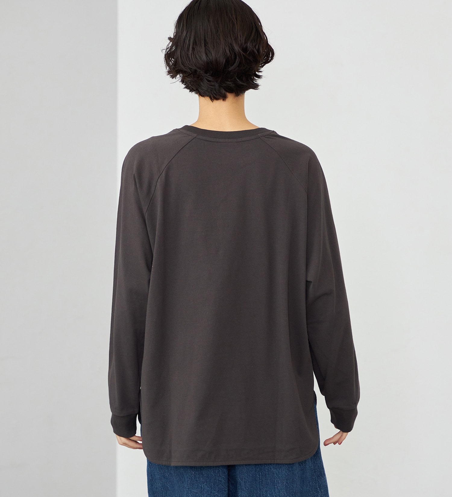 SOMETHING(サムシング)のSOMETHING ラウンドヘム 長袖Tシャツ/ロンT|トップス/Tシャツ/カットソー/レディース|チャコールグレー