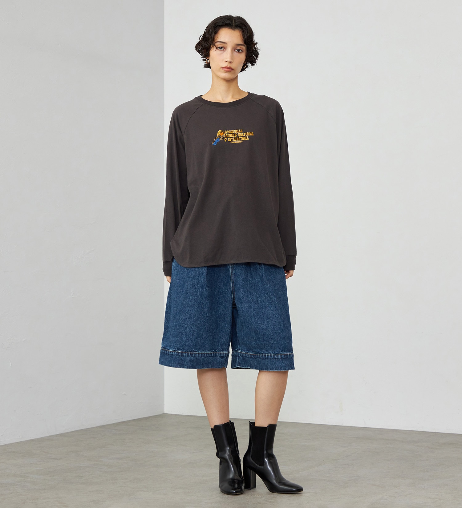 SOMETHING(サムシング)のSOMETHING ラウンドヘム 長袖Tシャツ/ロンT|トップス/Tシャツ/カットソー/レディース|チャコールグレー