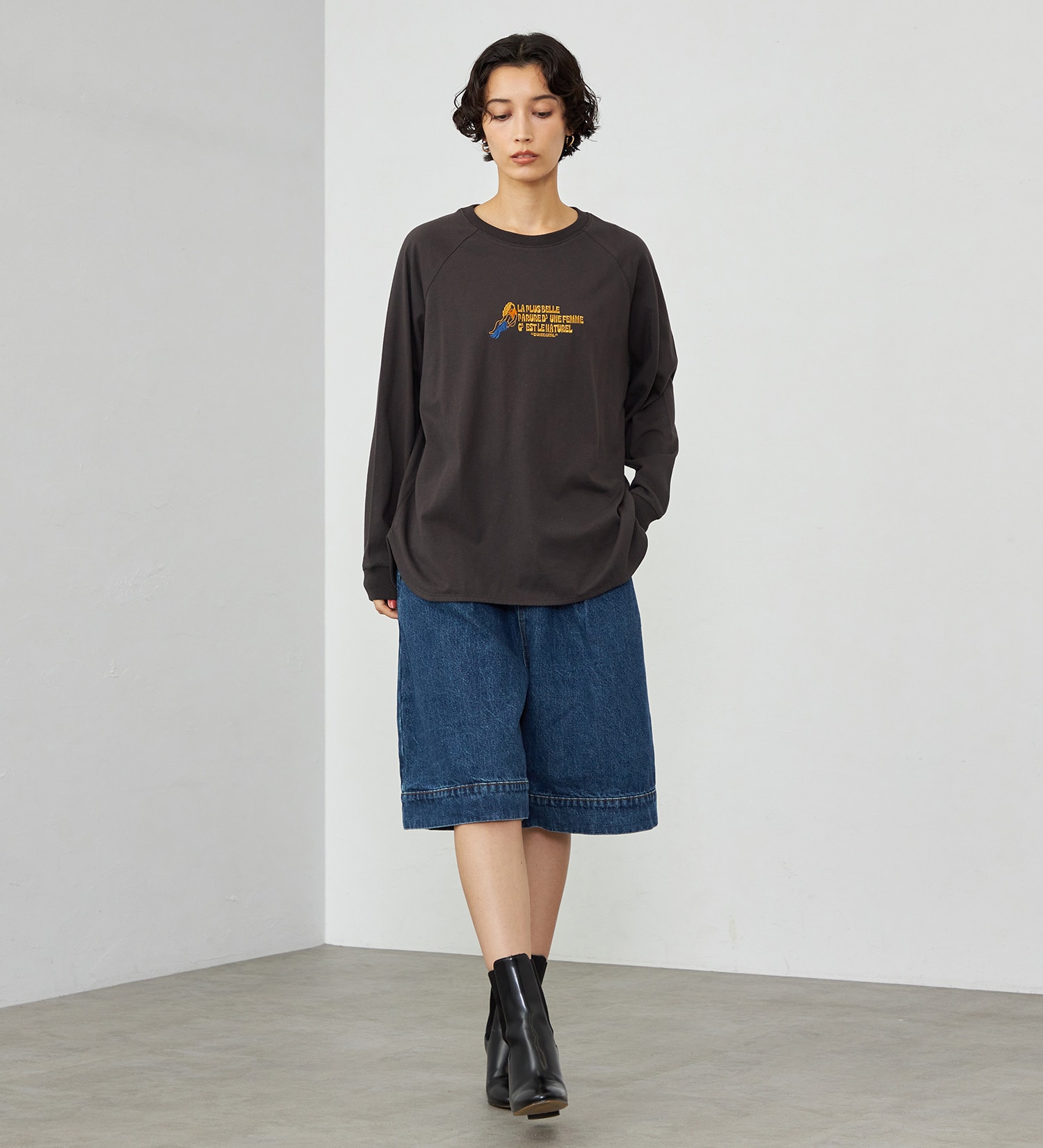 SOMETHING(サムシング)のSOMETHING ラウンドヘム 長袖Tシャツ/ロンT|トップス/Tシャツ/カットソー/レディース|チャコールグレー