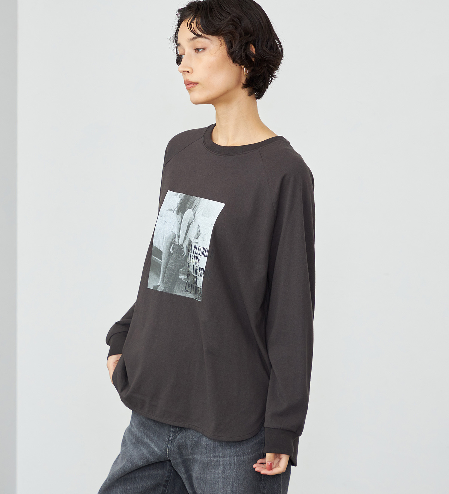 SOMETHING(サムシング)のSOMETHING ラウンドヘム 長袖Tシャツ/ロンT|トップス/Tシャツ/カットソー/レディース|グレー系その他
