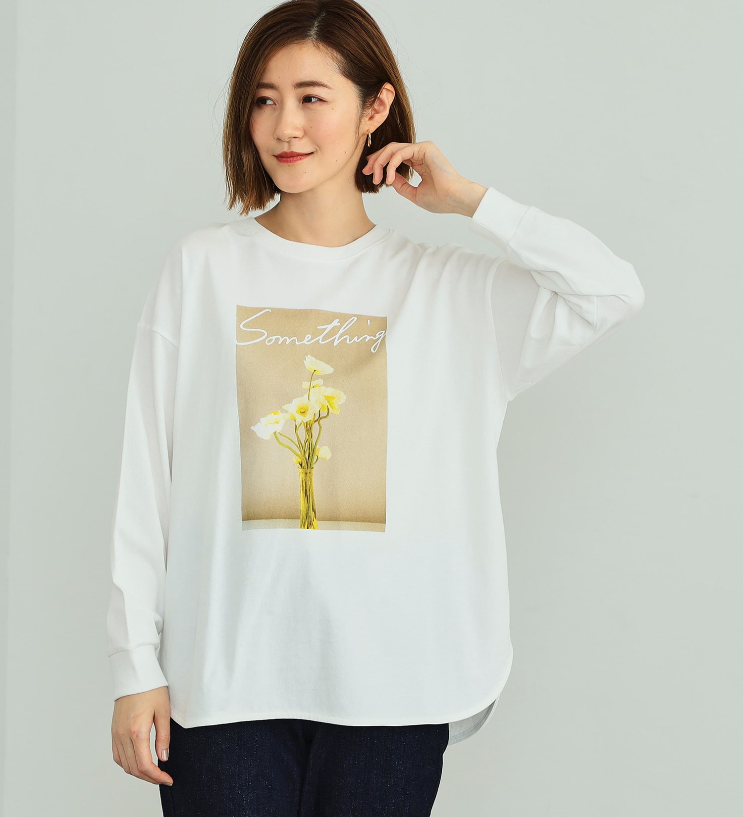 SOMETHING(サムシング)のSOMETHING ラウンドヘムロングスリーブTシャツ|トップス/Tシャツ/カットソー/レディース|ホワイト2