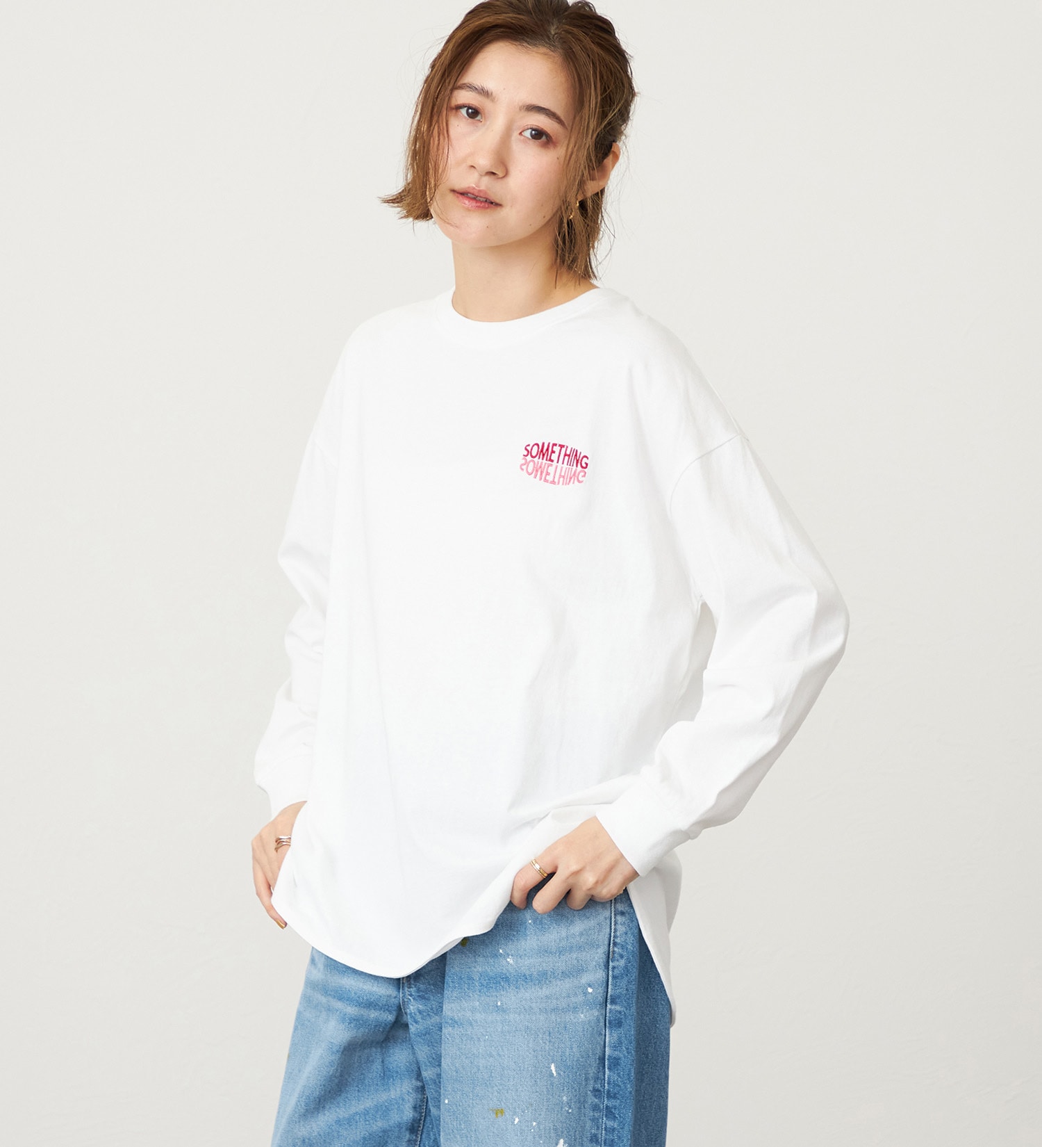 SOMETHING(サムシング)のSOMETHING　ラウンドヘム長袖Tシャツ/ロンT|トップス/Tシャツ/カットソー/レディース|ホワイト