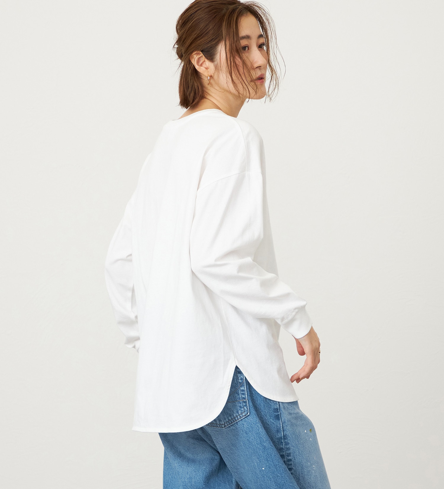 SOMETHING(サムシング)のSOMETHING　ラウンドヘム長袖Tシャツ/ロンT|トップス/Tシャツ/カットソー/レディース|ホワイト