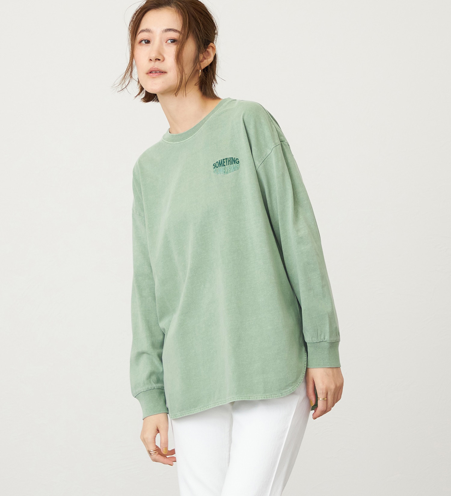 SOMETHING(サムシング)のSOMETHING　ラウンドヘム長袖Tシャツ/ロンT|トップス/Tシャツ/カットソー/レディース|グリーン