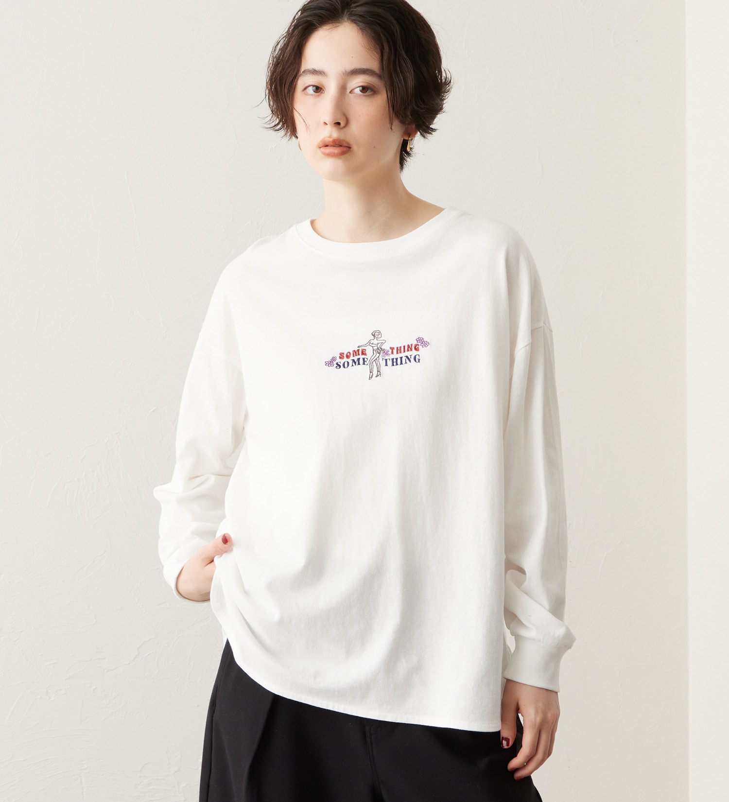 SOMETHING(サムシング)のSOMETHING ラウンドヘム長袖Tシャツ|トップス/Tシャツ/カットソー/レディース|ホワイト