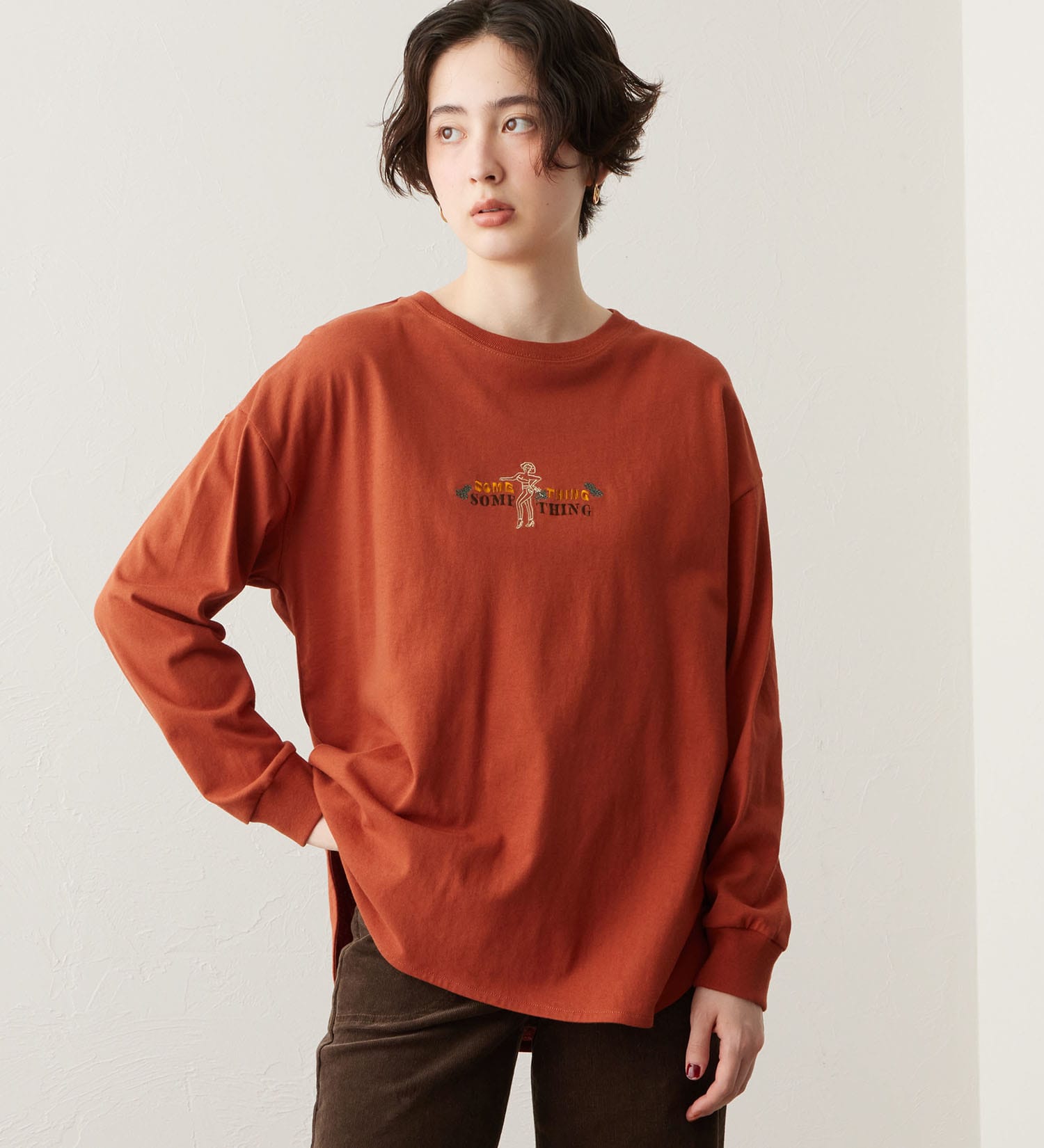 SOMETHING(サムシング)のSOMETHING ラウンドヘム長袖Tシャツ|トップス/Tシャツ/カットソー/レディース|イエロー系その他