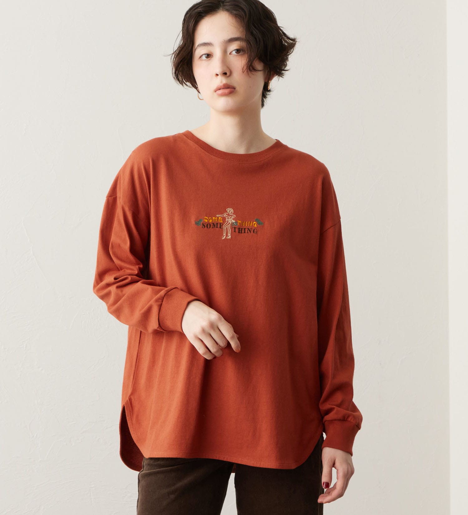 SOMETHING(サムシング)のSOMETHING ラウンドヘム長袖Tシャツ|トップス/Tシャツ/カットソー/レディース|イエロー系その他