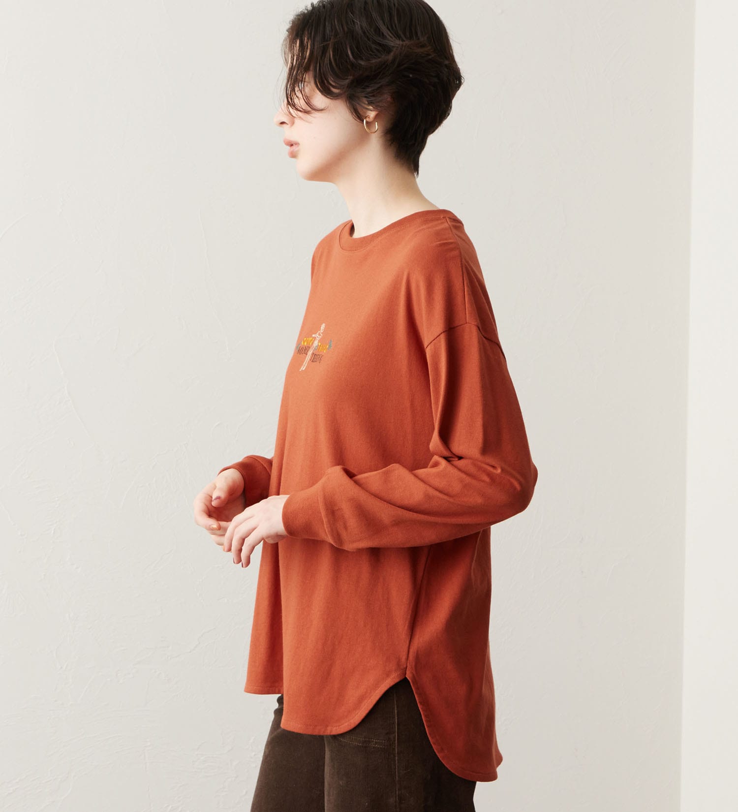 SOMETHING(サムシング)のSOMETHING ラウンドヘム長袖Tシャツ|トップス/Tシャツ/カットソー/レディース|イエロー系その他