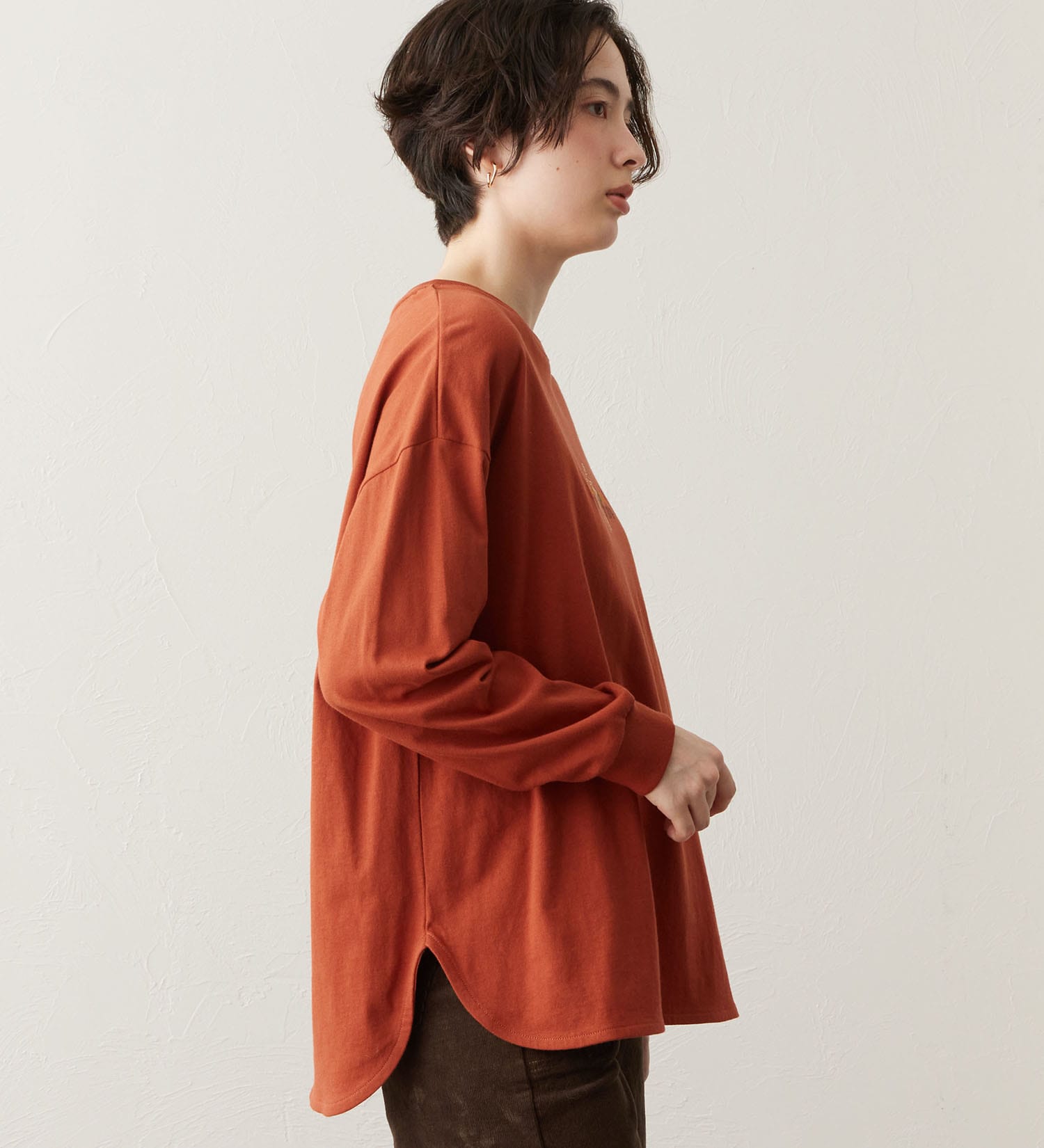 SOMETHING(サムシング)のSOMETHING ラウンドヘム長袖Tシャツ|トップス/Tシャツ/カットソー/レディース|イエロー系その他