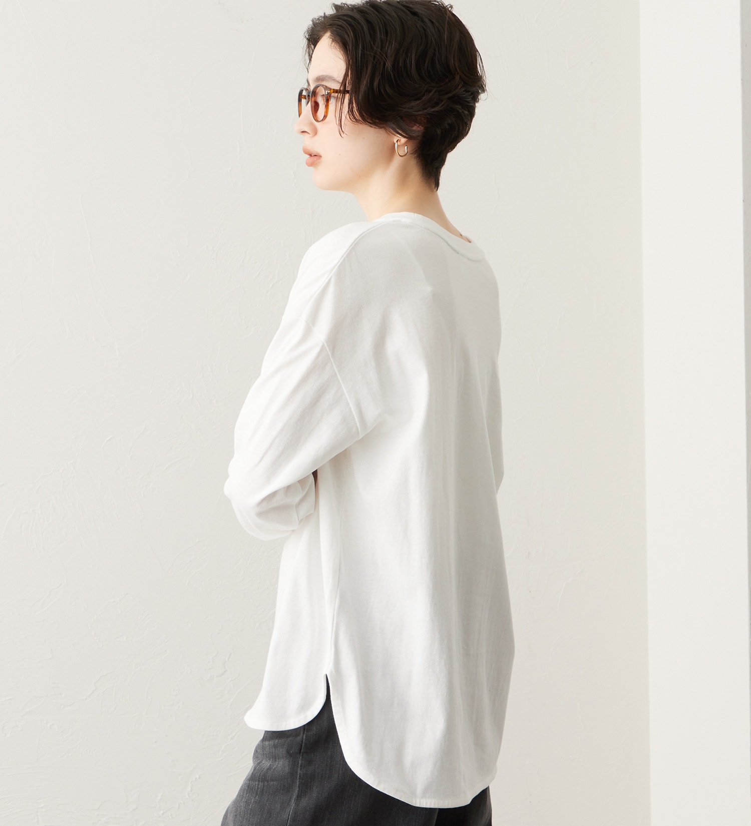 SOMETHING(サムシング)のSOMETHING ラウンドヘム長袖Tシャツ|トップス/Tシャツ/カットソー/レディース|ホワイト