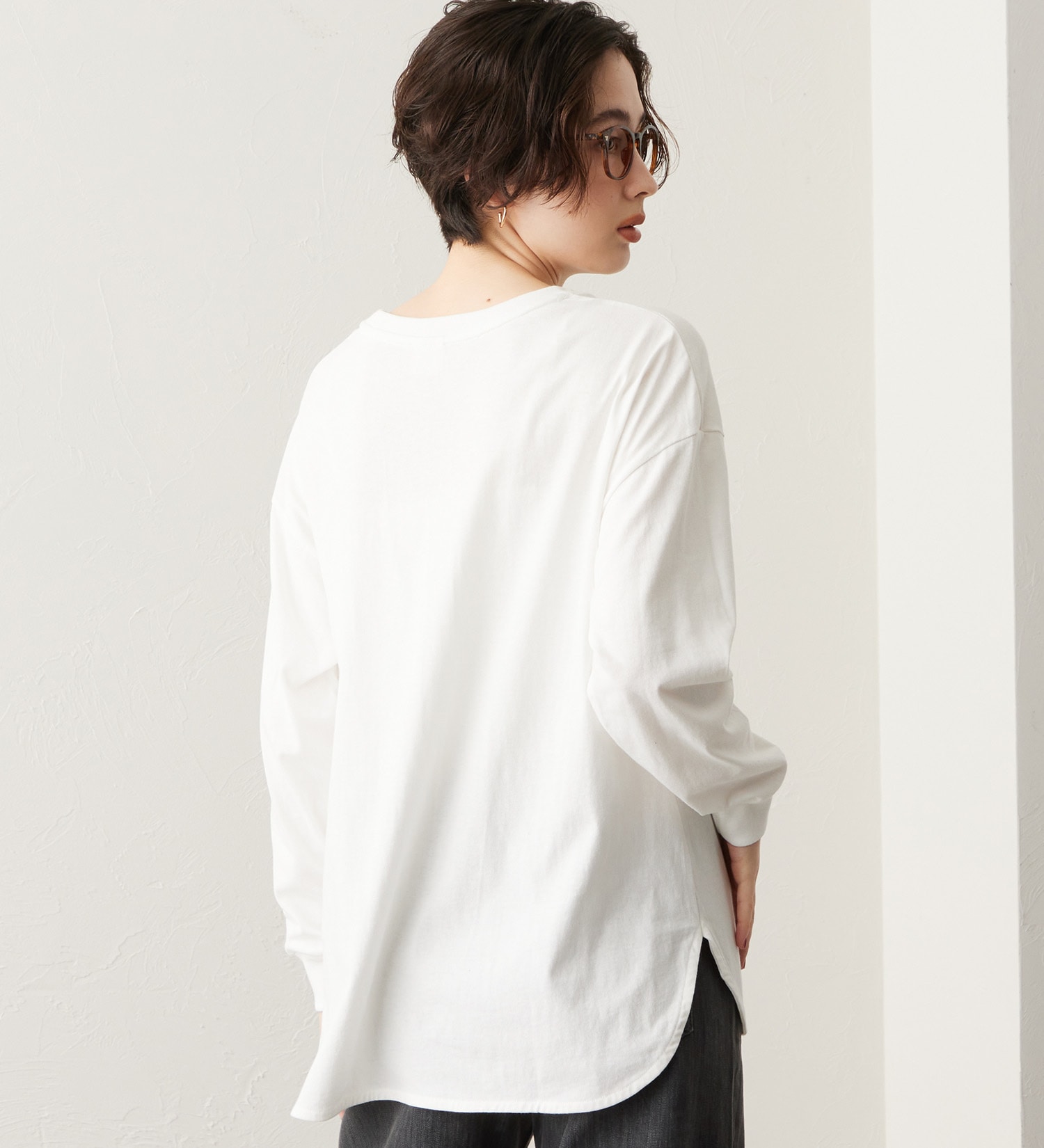 SOMETHING(サムシング)のSOMETHING ラウンドヘム長袖Tシャツ|トップス/Tシャツ/カットソー/レディース|ホワイト