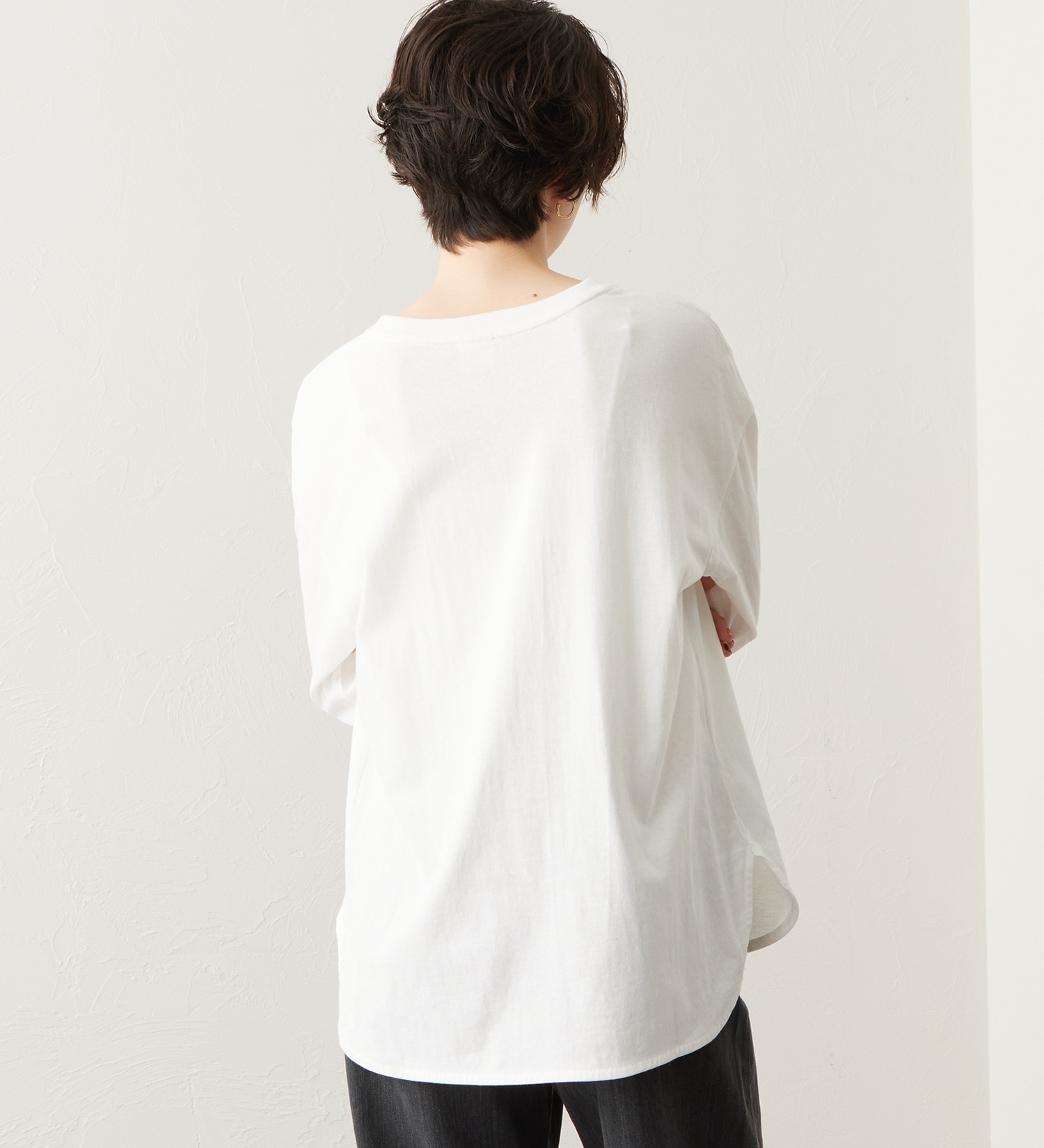 SOMETHING(サムシング)のSOMETHING ラウンドヘム長袖Tシャツ|トップス/Tシャツ/カットソー/レディース|ホワイト