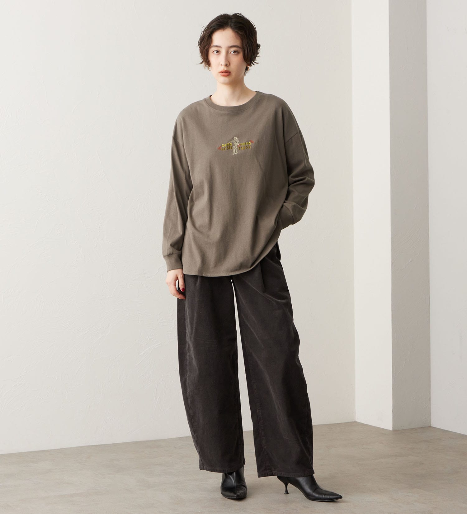 SOMETHING(サムシング)のSOMETHING ラウンドヘム長袖Tシャツ|トップス/Tシャツ/カットソー/レディース|チャコールグレー