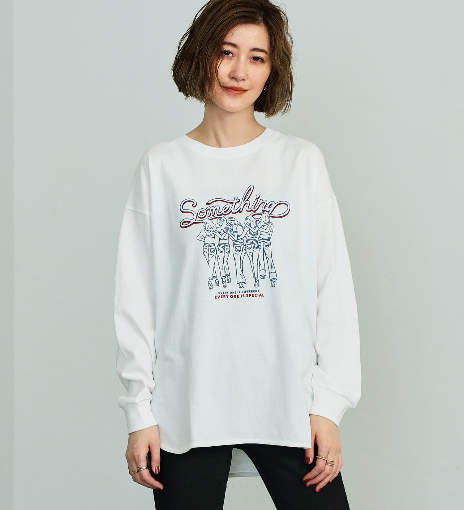 SOMETHING(サムシング)のSOMETHING ラウンドヘム長袖Tシャツ|トップス/Tシャツ/カットソー/レディース|ホワイト