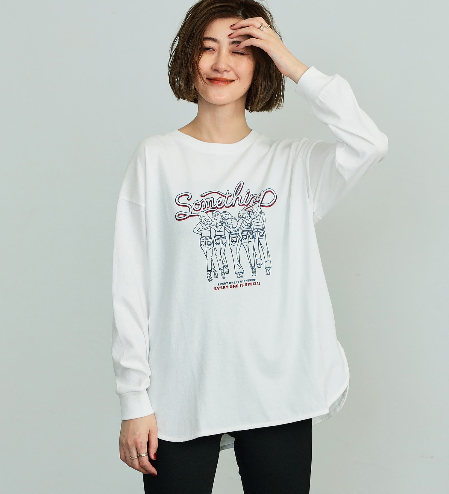 SOMETHING(サムシング)のSOMETHING ラウンドヘム長袖Tシャツ|トップス/Tシャツ/カットソー/レディース|ホワイト