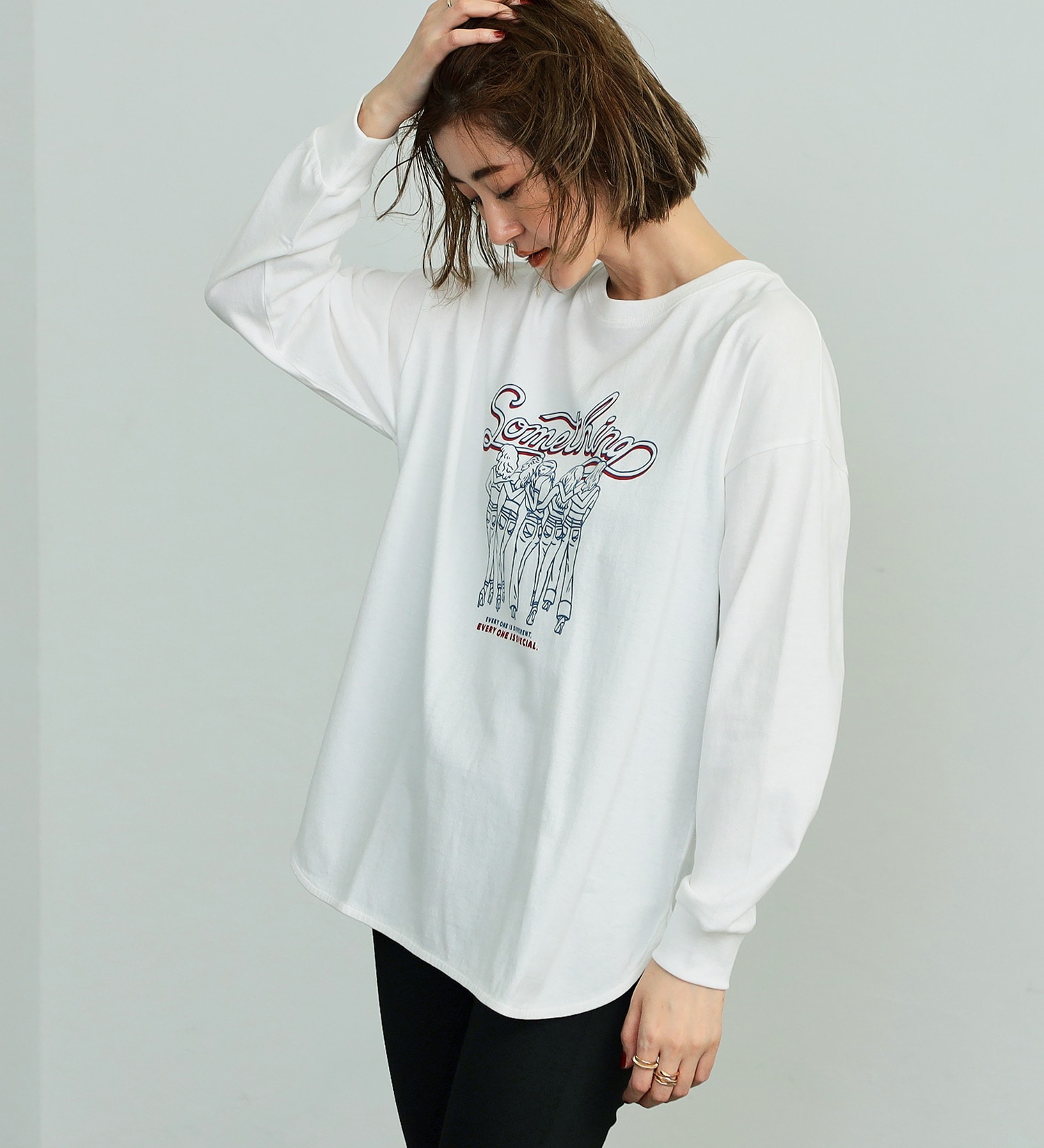 SOMETHING(サムシング)のSOMETHING ラウンドヘム長袖Tシャツ|トップス/Tシャツ/カットソー/レディース|ホワイト