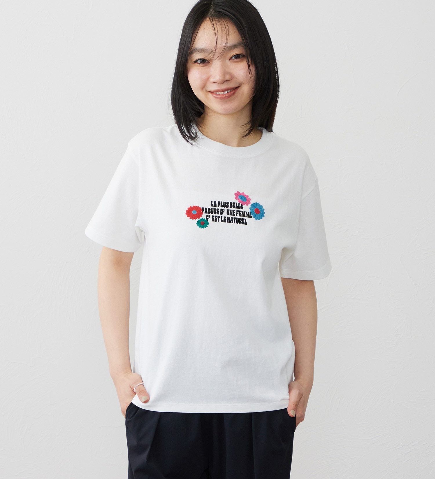 SOMETHING(サムシング)のSOMETHING 刺繍半袖Tシャツ|トップス/Tシャツ/カットソー/レディース|ホワイト