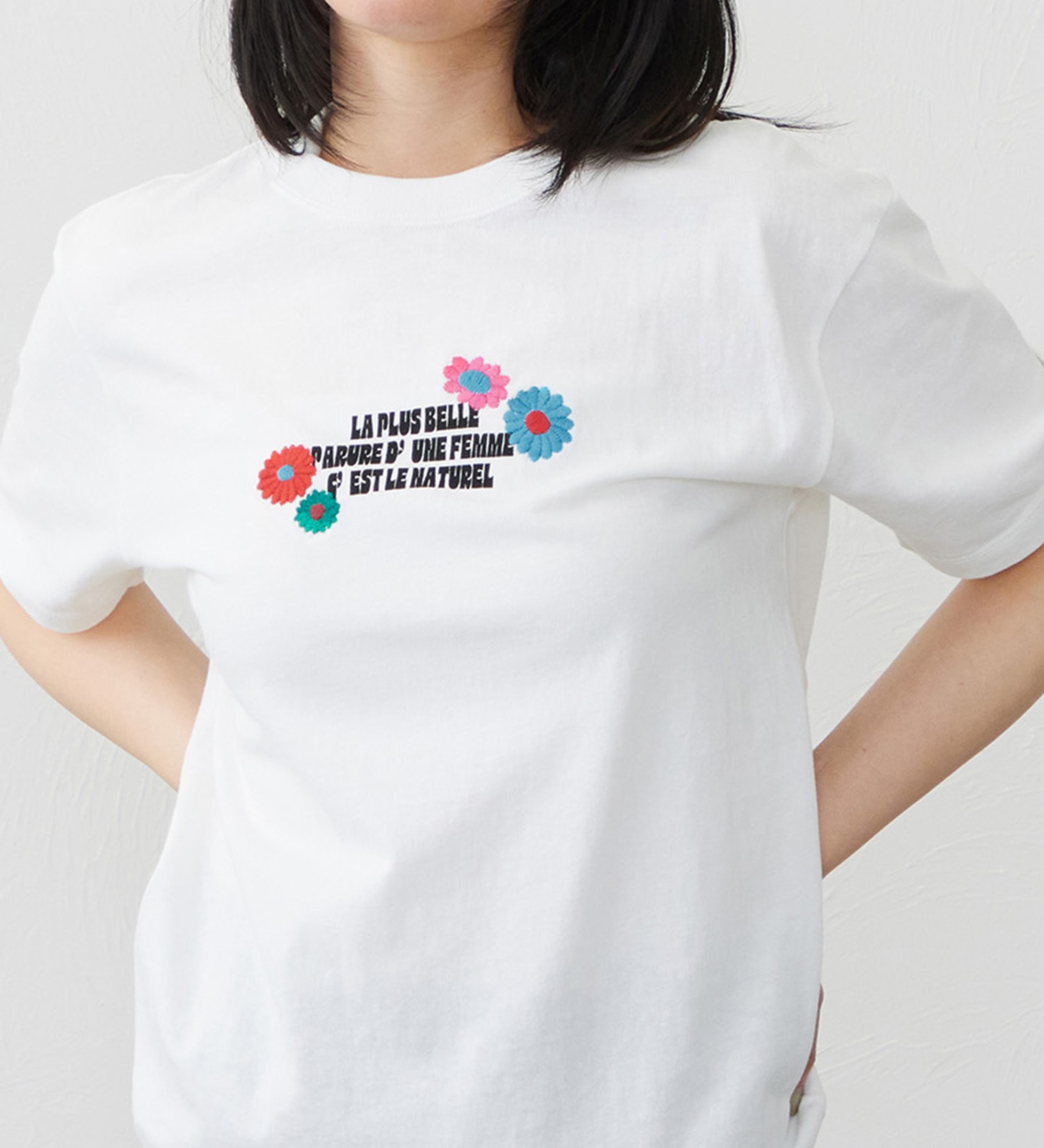 SOMETHING(サムシング)のSOMETHING 刺繍半袖Tシャツ|トップス/Tシャツ/カットソー/レディース|ホワイト