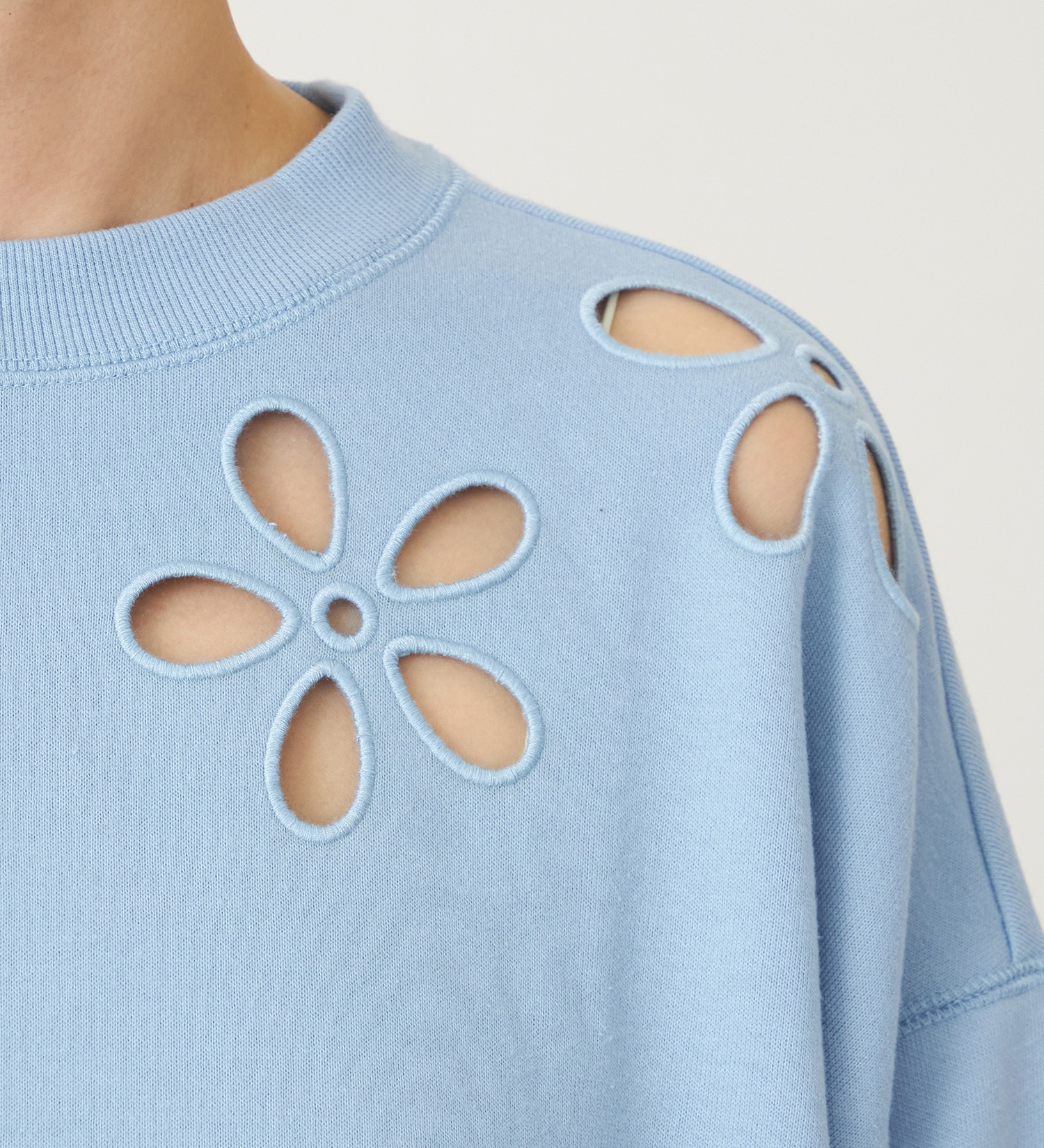 SOMETHING(サムシング)のSOMETHING フラワースウェット|トップス/スウェット/レディース|ライトブルー